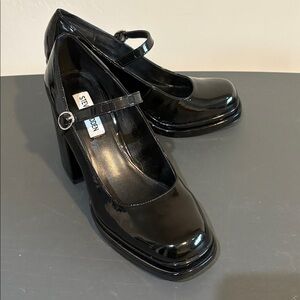 Steve Madden Glossy Black Mary Jane Pumps